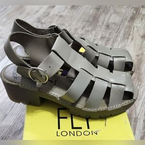 Fly London Women's EMME511FLY Bridle Cloud Gray Chunky Open Toe Sandal Size 41